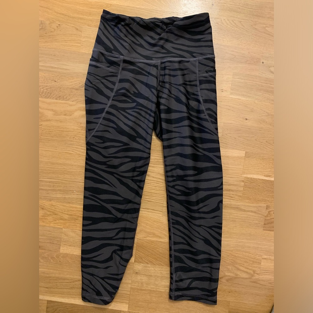 Old Navy Power Soft capri Zebra leggings -S